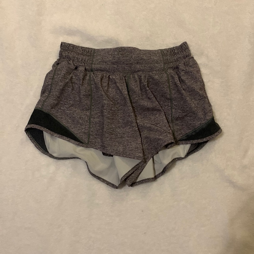 LULULEMON gray hotty hot shorts size 2   2.5’